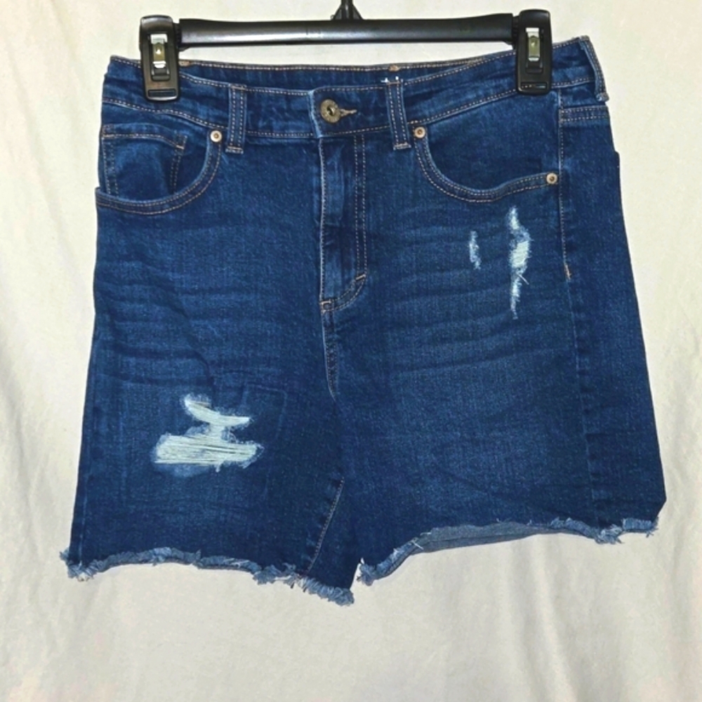Distressed raw hem denim shorts